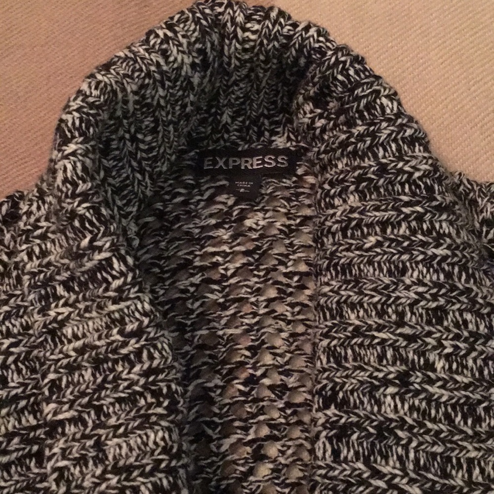 Express shortsleeved beltless sweater size small - Picture 2 of 2